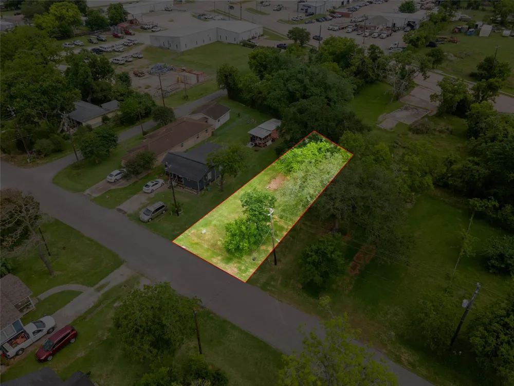 507 Cemetery Street Clute, TX 77531