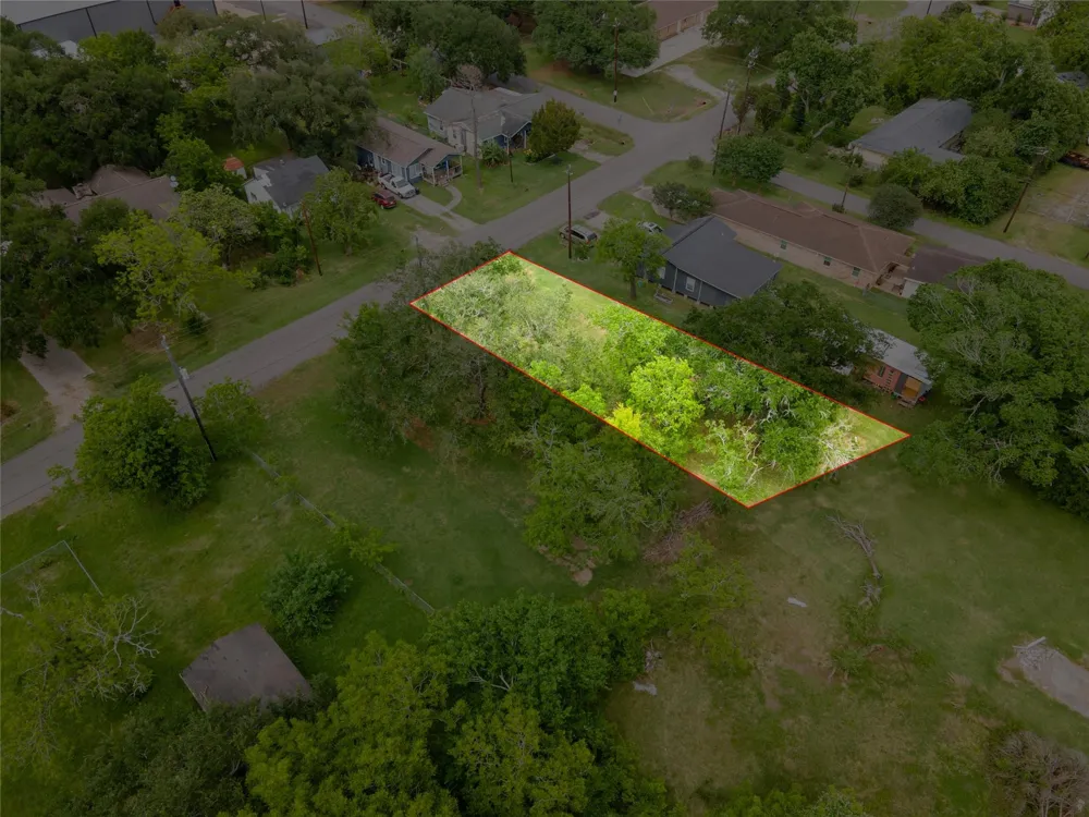 507 Cemetery Street Clute, TX 77531