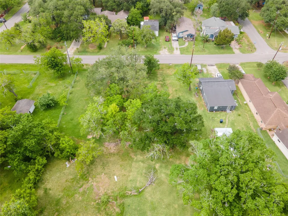 507 Cemetery Street Clute, TX 77531