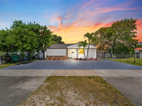 521 SW 64th Ct