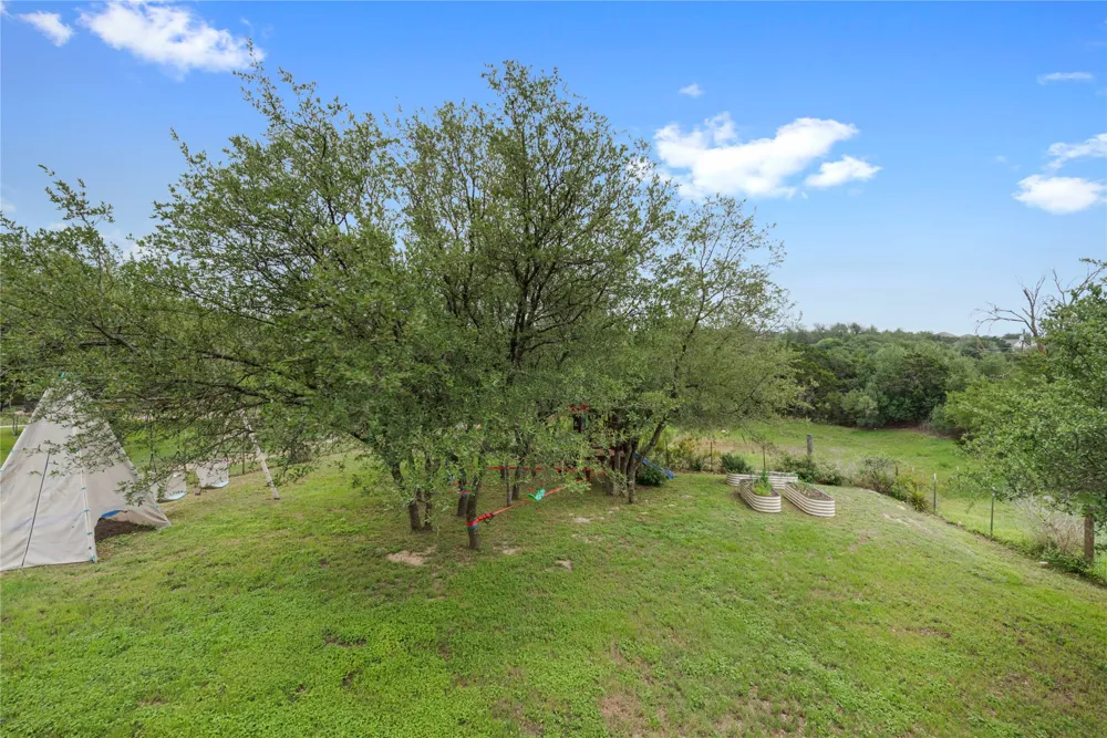 10102 Twin Lake Loop Dripping Springs, TX 78620