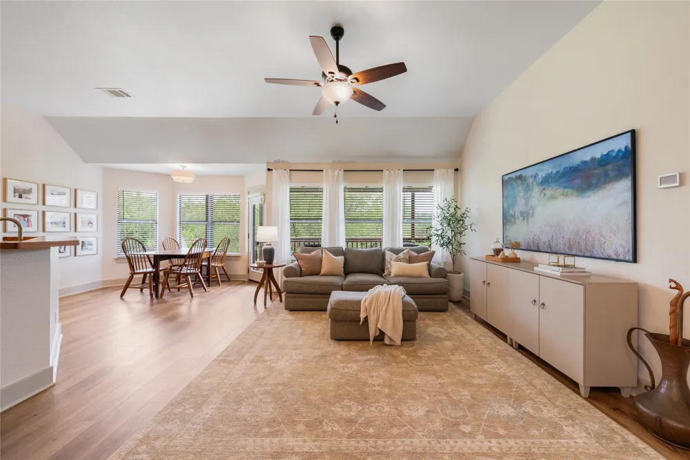 10102 Twin Lake Loop Dripping Springs, TX 78620