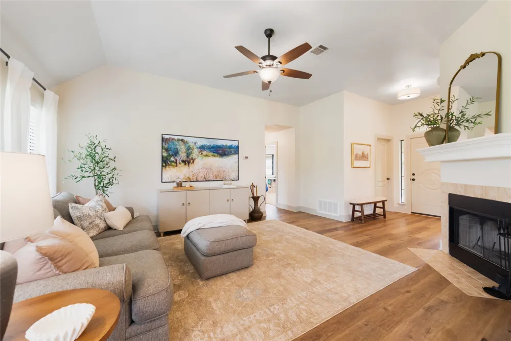 10102 Twin Lake Loop Dripping Springs, TX 78620