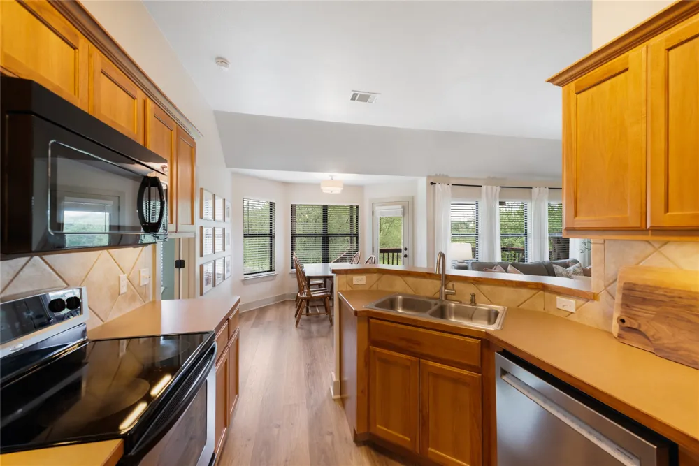 10102 Twin Lake Loop Dripping Springs, TX 78620