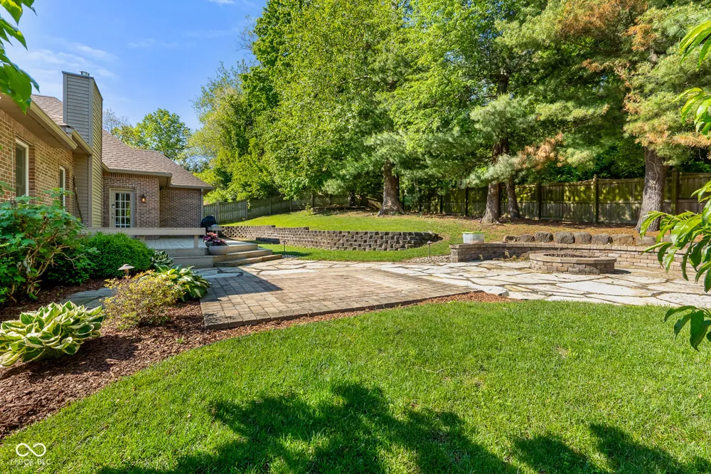 2545 Eisenhower Lane Terre Haute, IN 47803