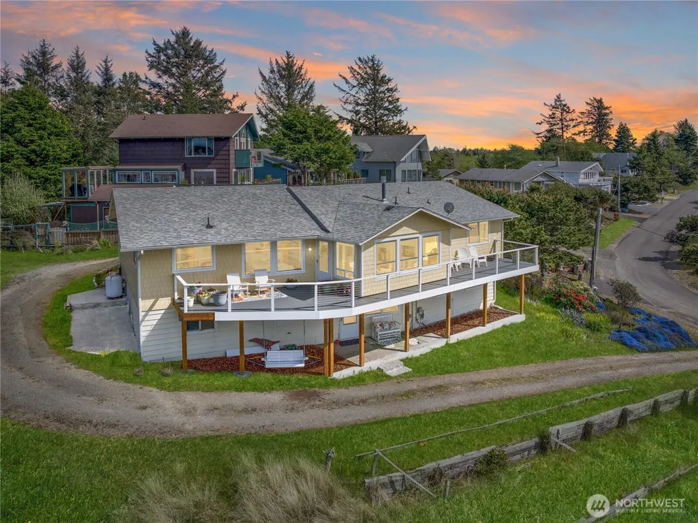 1005 346th Place Ocean Park, WA 98640