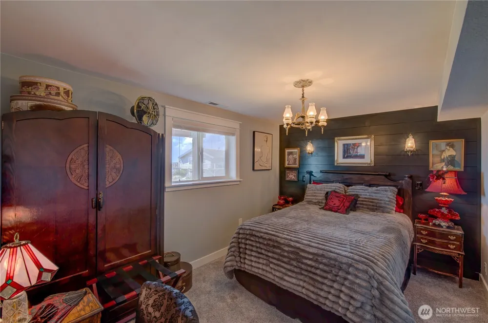 1005 346th Place Ocean Park, WA 98640