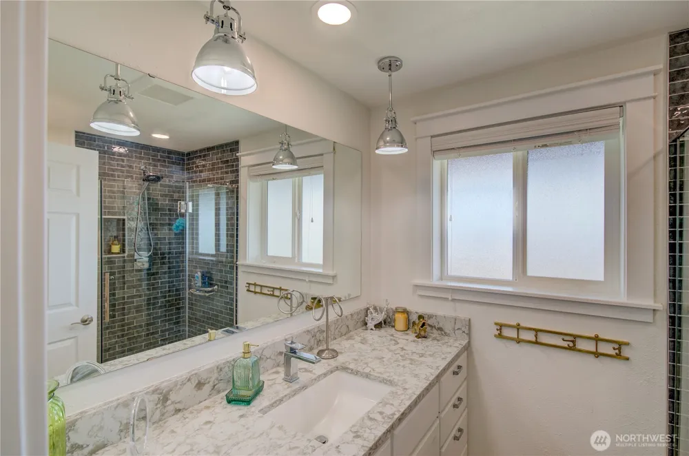 1005 346th Place Ocean Park, WA 98640