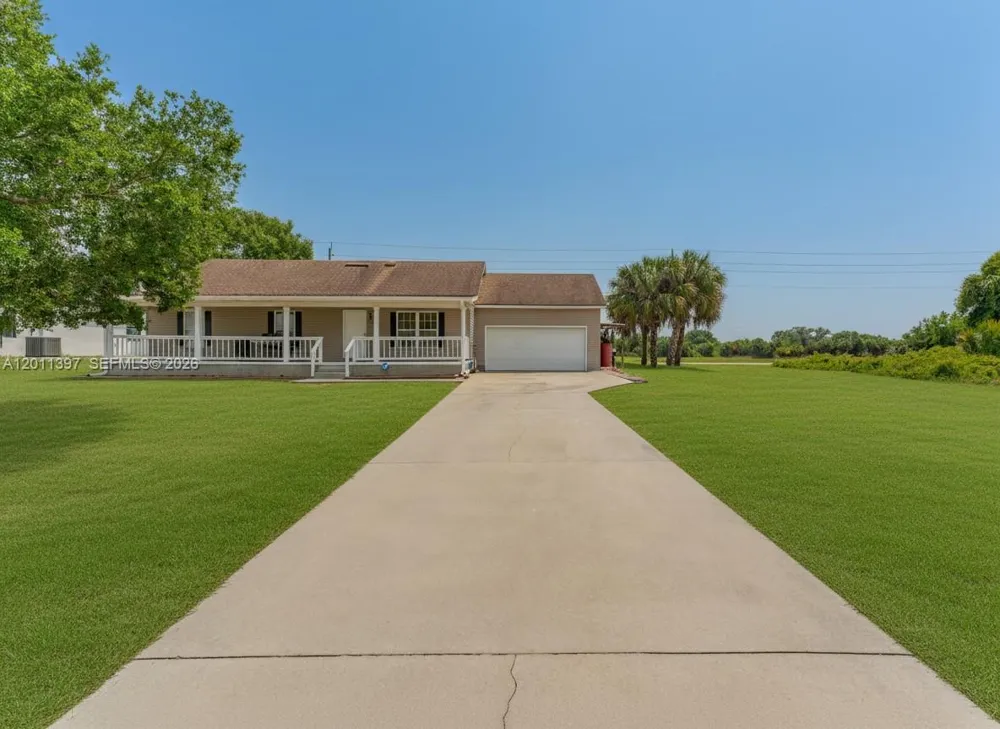 1500 Jay Ter La Belle, FL 33935
