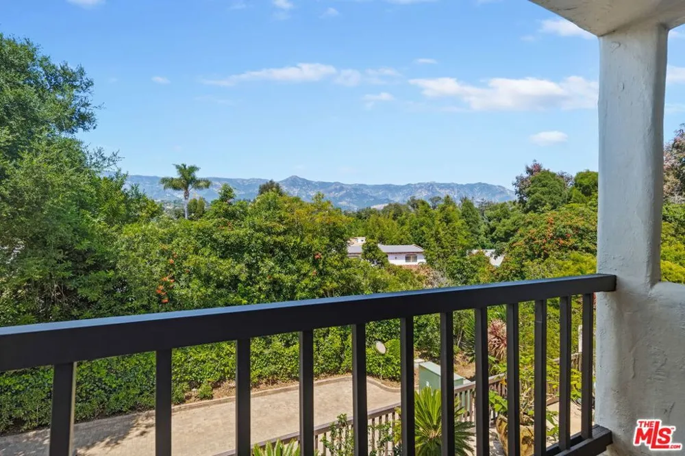 1032 Fairway Road Santa Barbara, CA 93108
