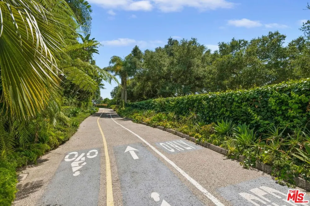 1032 Fairway Road Santa Barbara, CA 93108