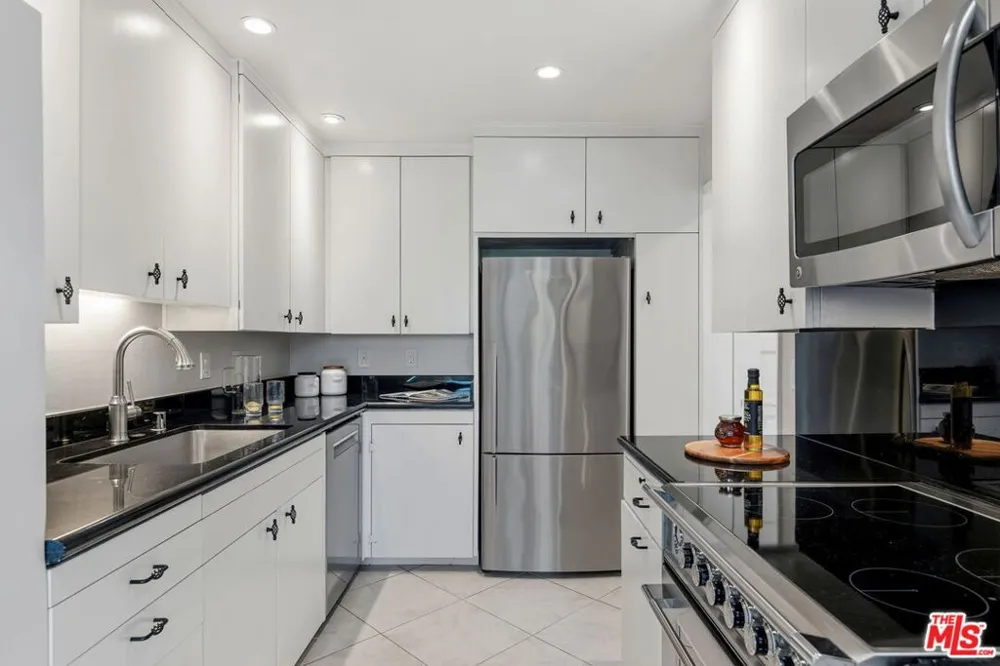1032 Fairway Road Santa Barbara, CA 93108