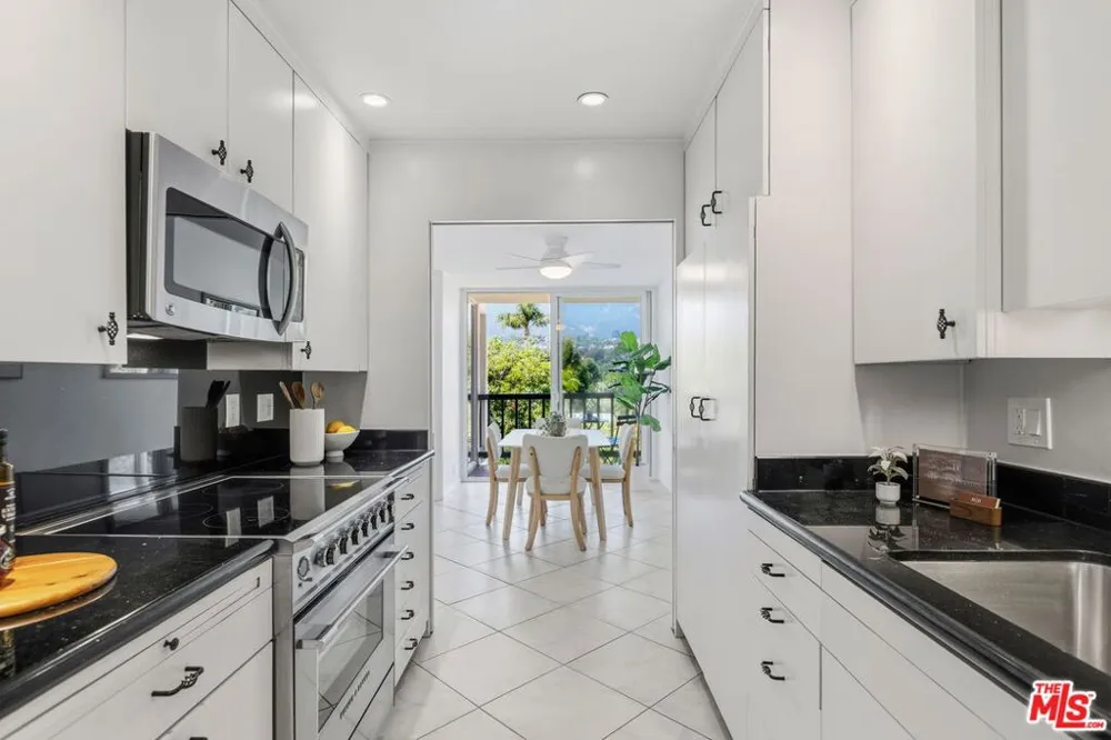 1032 Fairway Road Santa Barbara, CA 93108