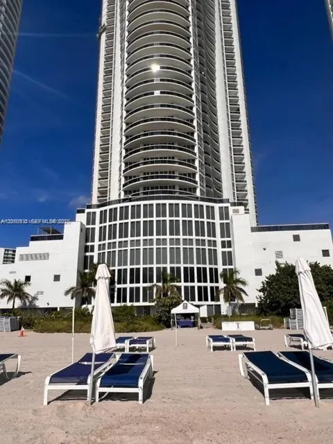15811 Collins Ave #2802