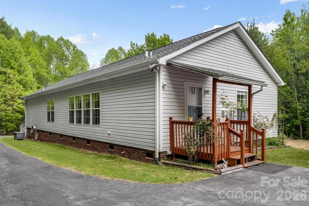 3287 Cabin Creek Road Zirconia, NC 28790