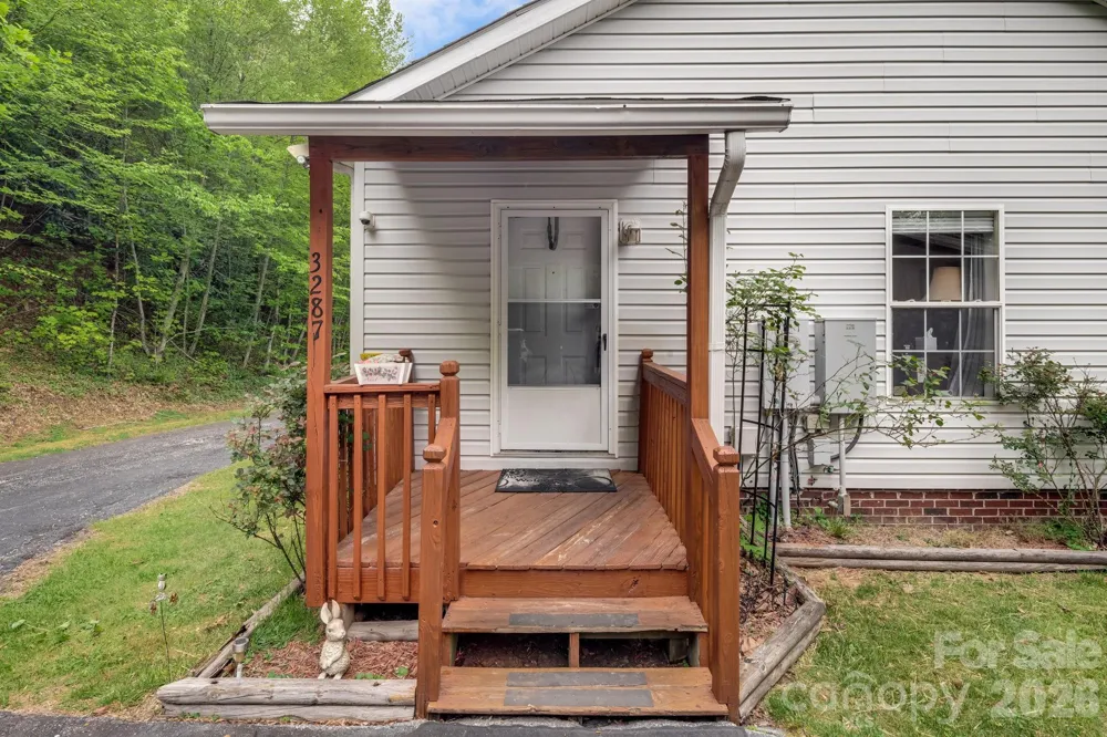3287 Cabin Creek Road Zirconia, NC 28790