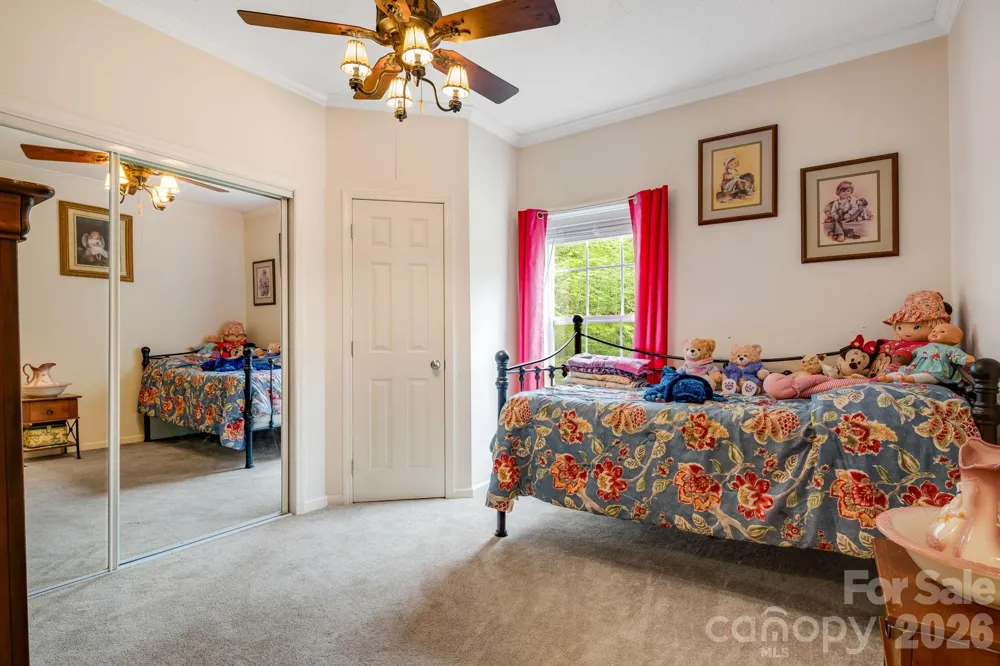 3287 Cabin Creek Road Zirconia, NC 28790