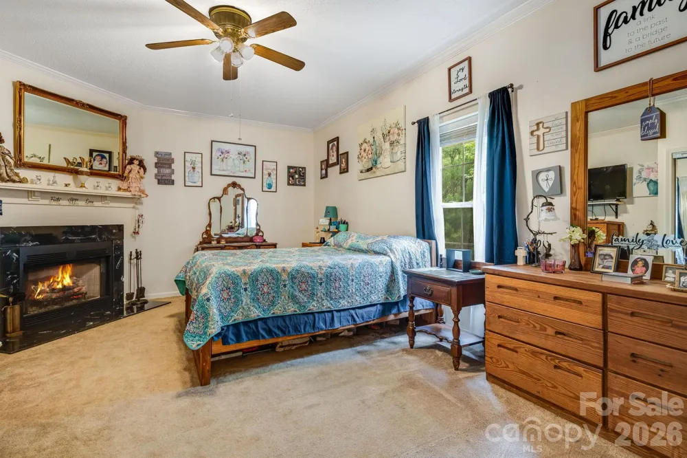 3287 Cabin Creek Road Zirconia, NC 28790