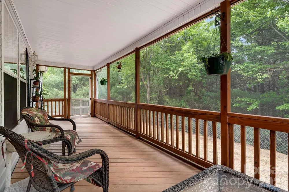 3287 Cabin Creek Road Zirconia, NC 28790