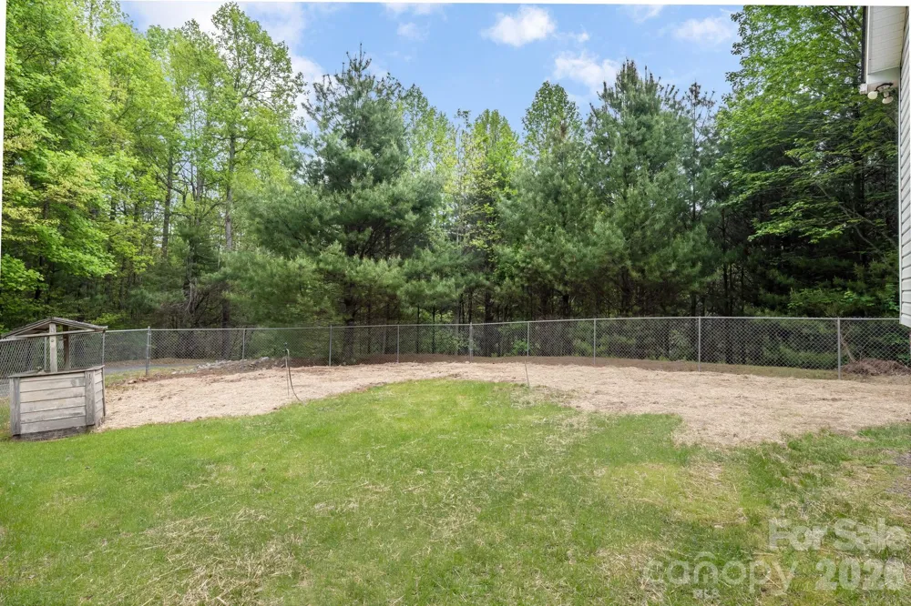 3287 Cabin Creek Road Zirconia, NC 28790