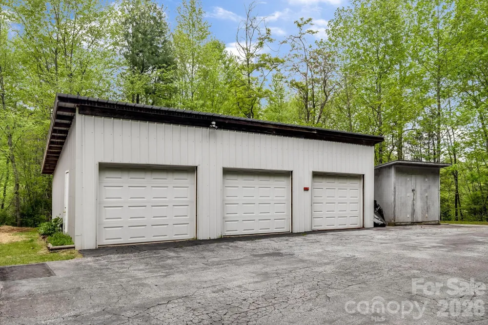 3287 Cabin Creek Road Zirconia, NC 28790