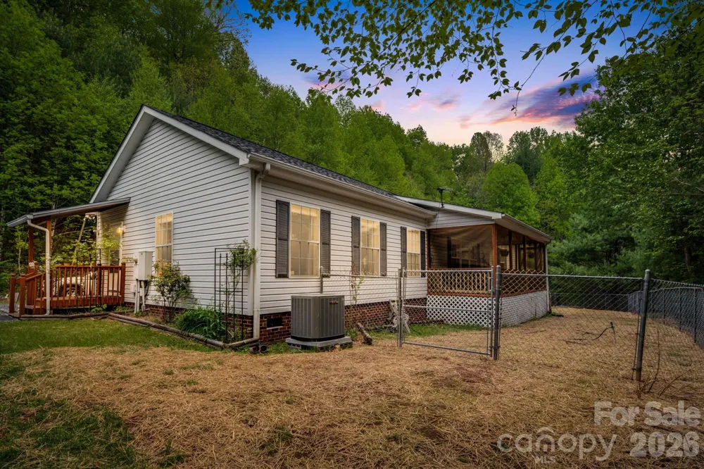 3287 Cabin Creek Road Zirconia, NC 28790