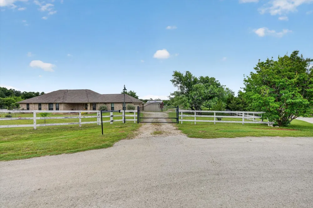951 Ridgewood Circle Bartonville, TX 76226