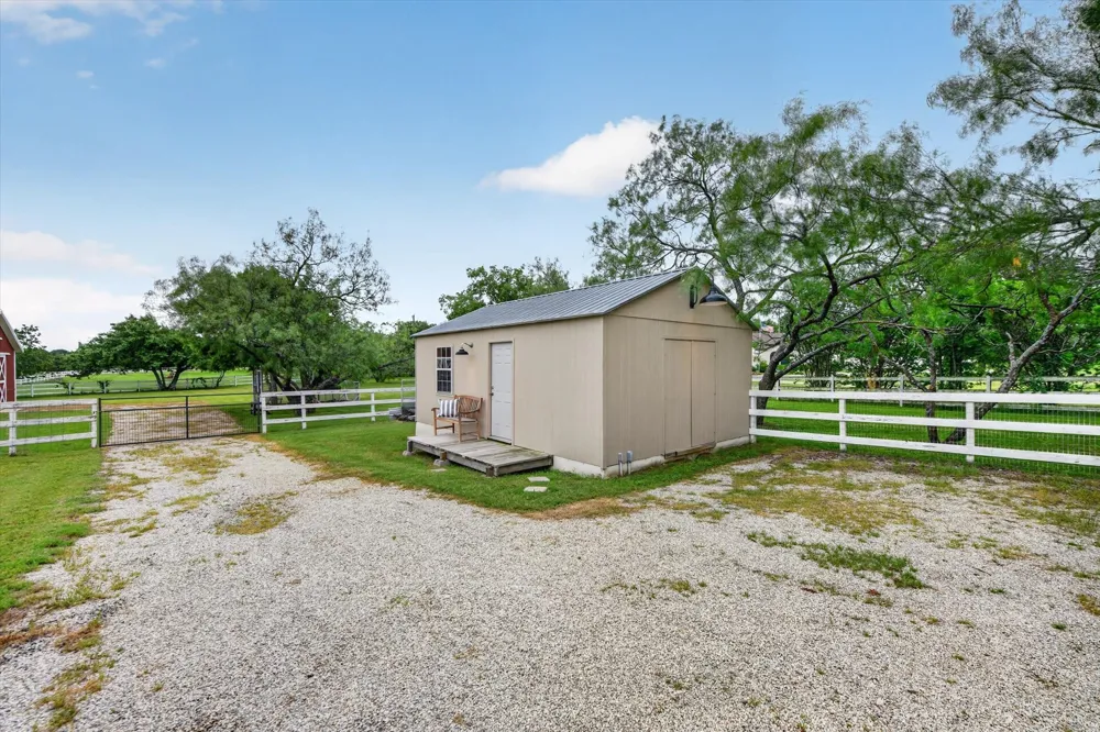 951 Ridgewood Circle Bartonville, TX 76226