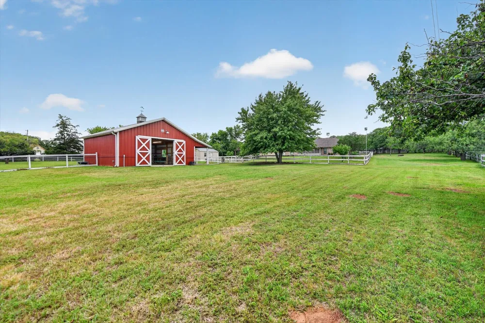951 Ridgewood Circle Bartonville, TX 76226