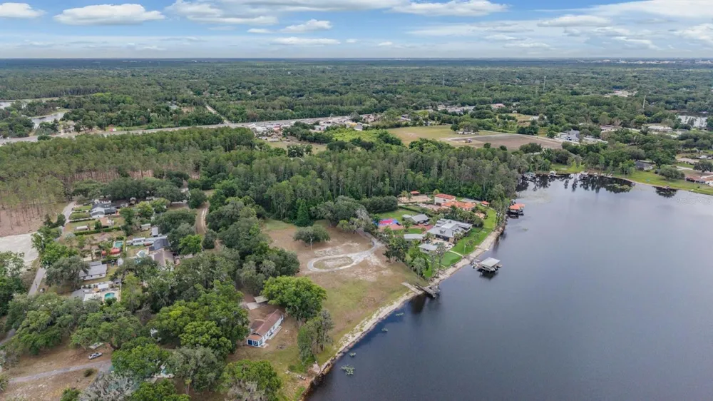 215 LAKE BRANT DRIVE Lutz, FL 33548