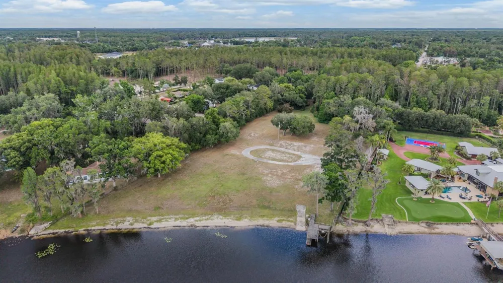 215 LAKE BRANT DRIVE Lutz, FL 33548