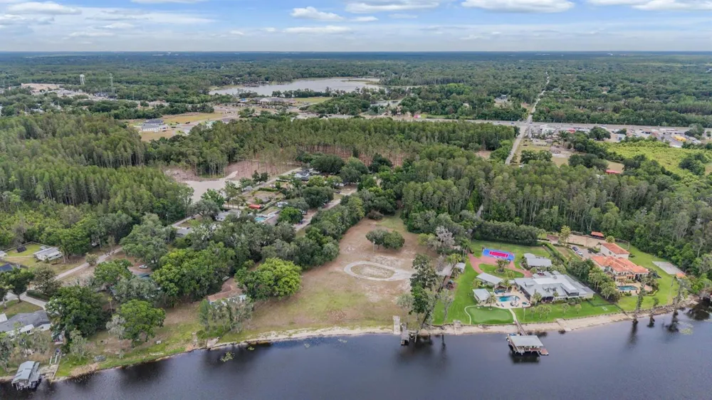 215 LAKE BRANT DRIVE Lutz, FL 33548