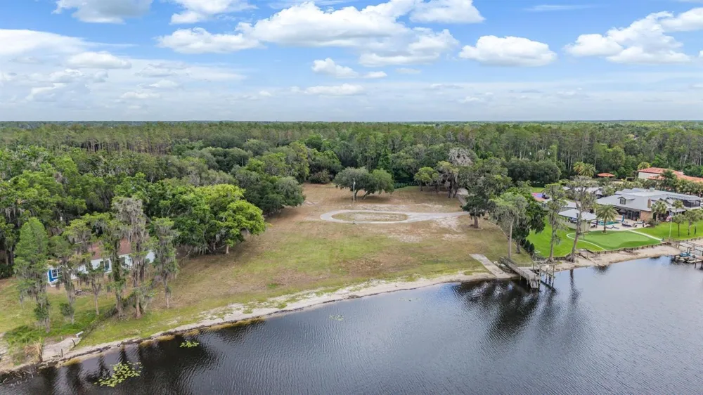 215 LAKE BRANT DRIVE Lutz, FL 33548
