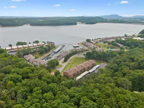 4319 Lakeshore Lane