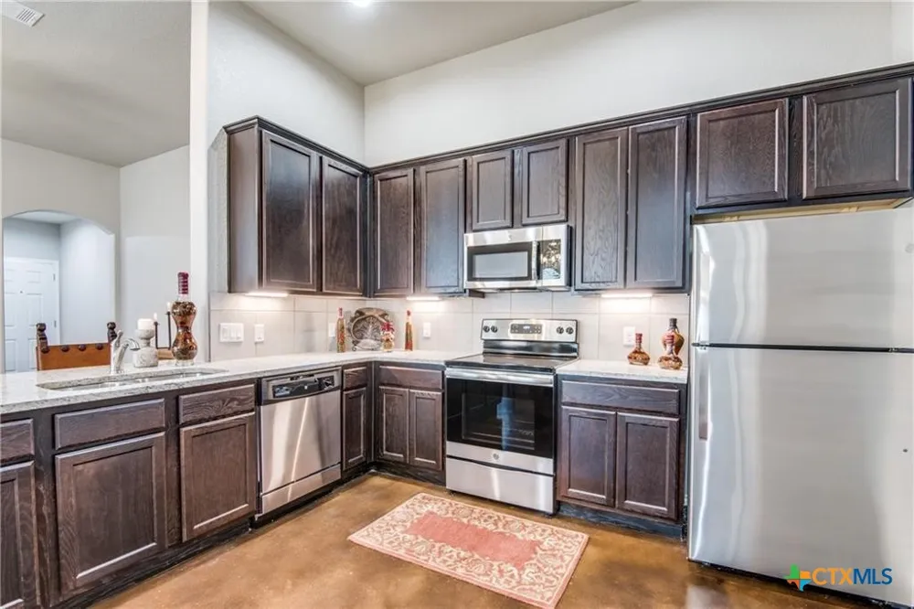 1112 Renee Way Seguin, TX 78155