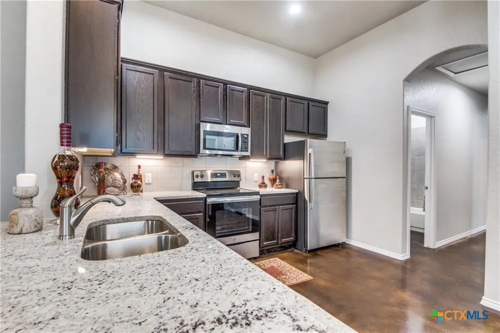 1112 Renee Way Seguin, TX 78155