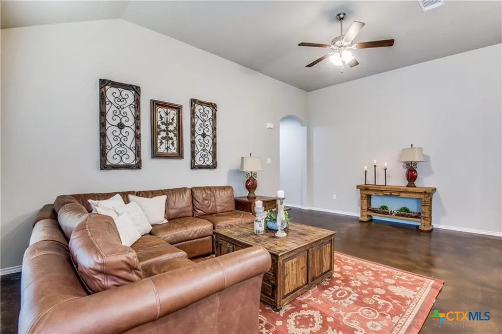 1112 Renee Way Seguin, TX 78155