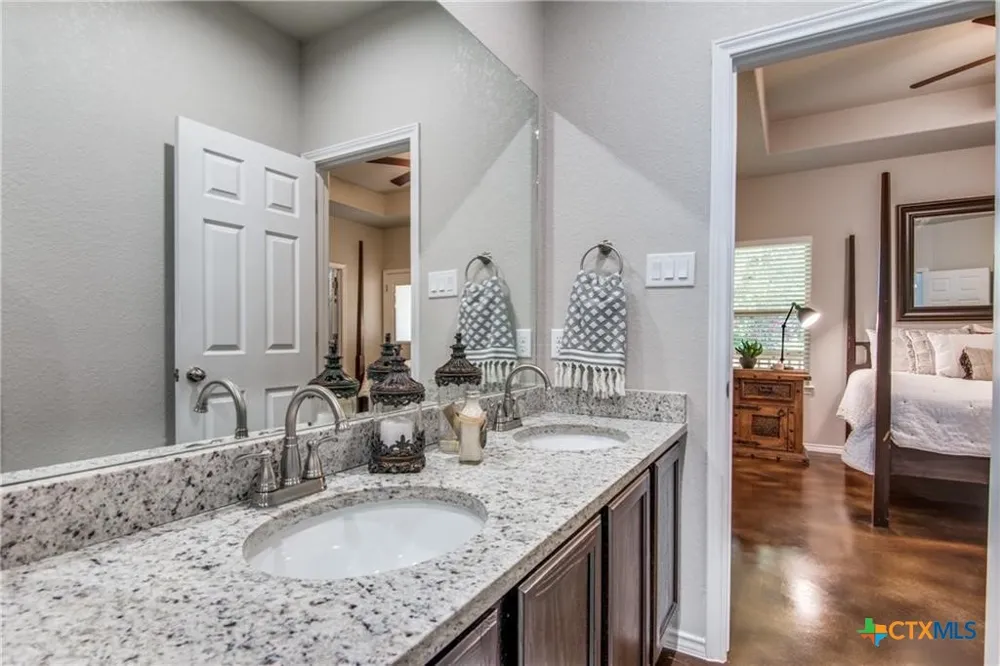 1112 Renee Way Seguin, TX 78155