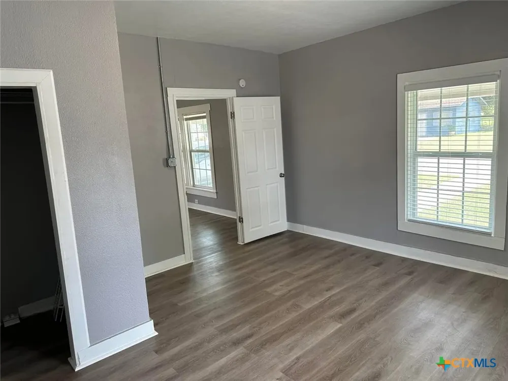 113 Middle Street Flatonia, TX 78941