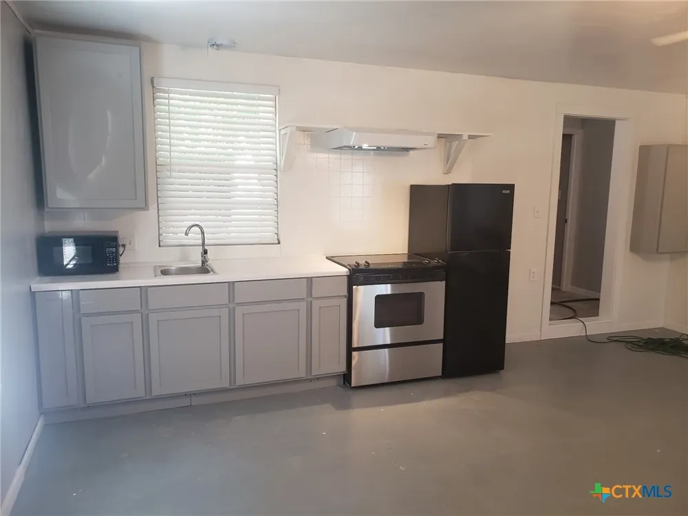 113 Middle Street Flatonia, TX 78941