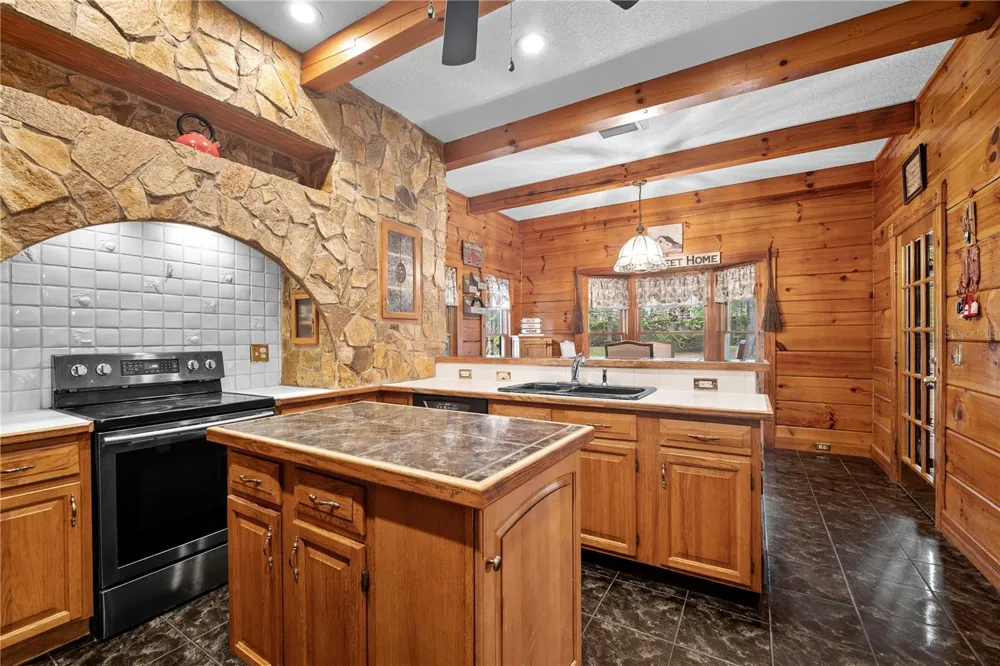 6967 SHARRON ROAD Green Cove Springs, FL 32043
