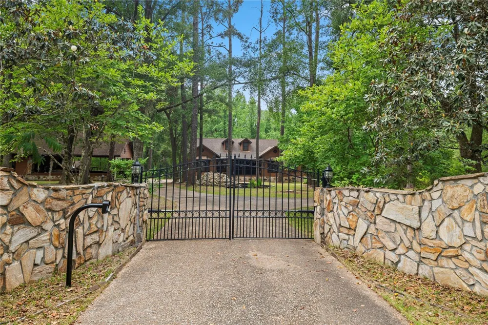 6967 SHARRON ROAD Green Cove Springs, FL 32043