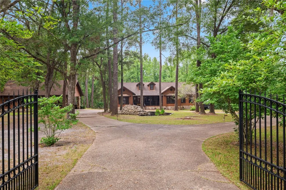 6967 SHARRON ROAD Green Cove Springs, FL 32043