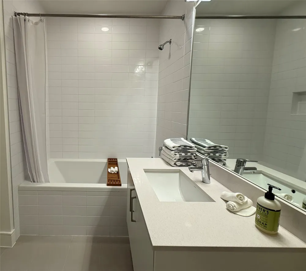 222 West Avenue #3008 Austin, TX 78701