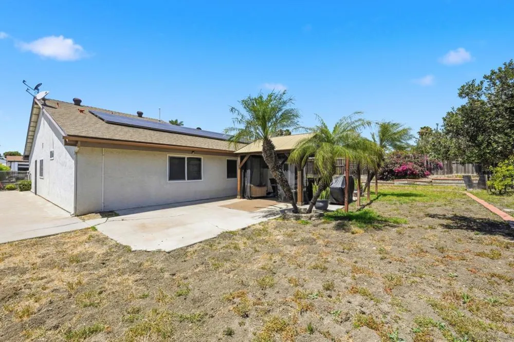 707 Granada Vista, CA 92083