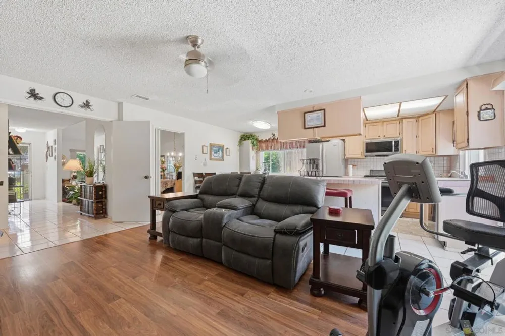 707 Granada Vista, CA 92083