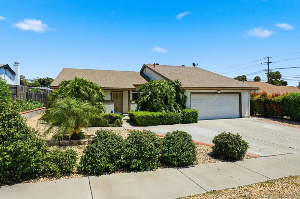 707 Granada Vista, CA 92083