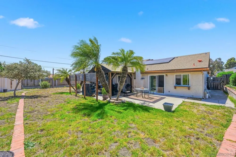 707 Granada Vista, CA 92083