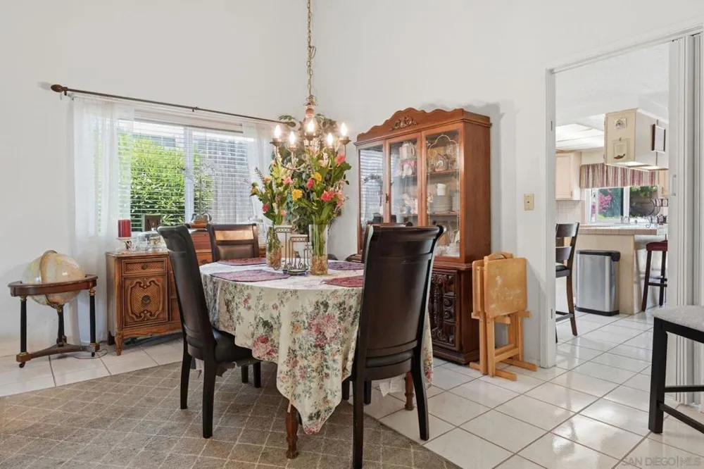 707 Granada Vista, CA 92083
