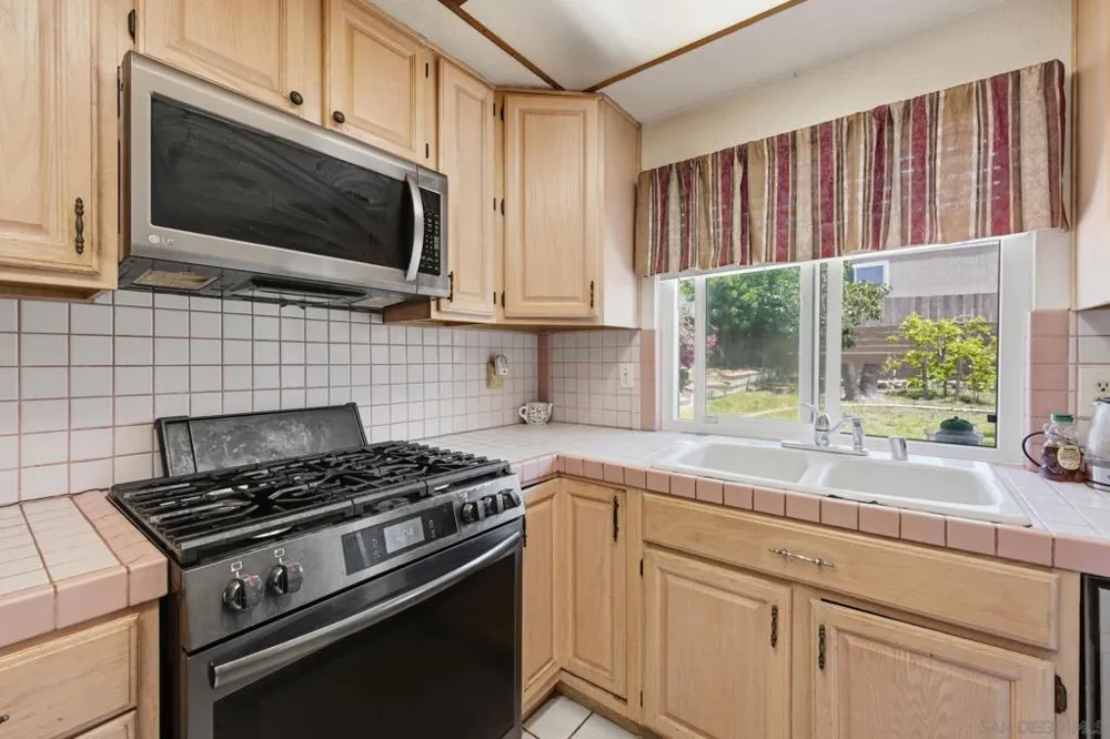 707 Granada Vista, CA 92083